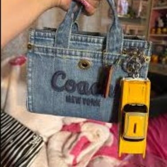 Coach LARGE Taxi Charm - CY401 - The Large - BNWT - - Picture 11 of 11